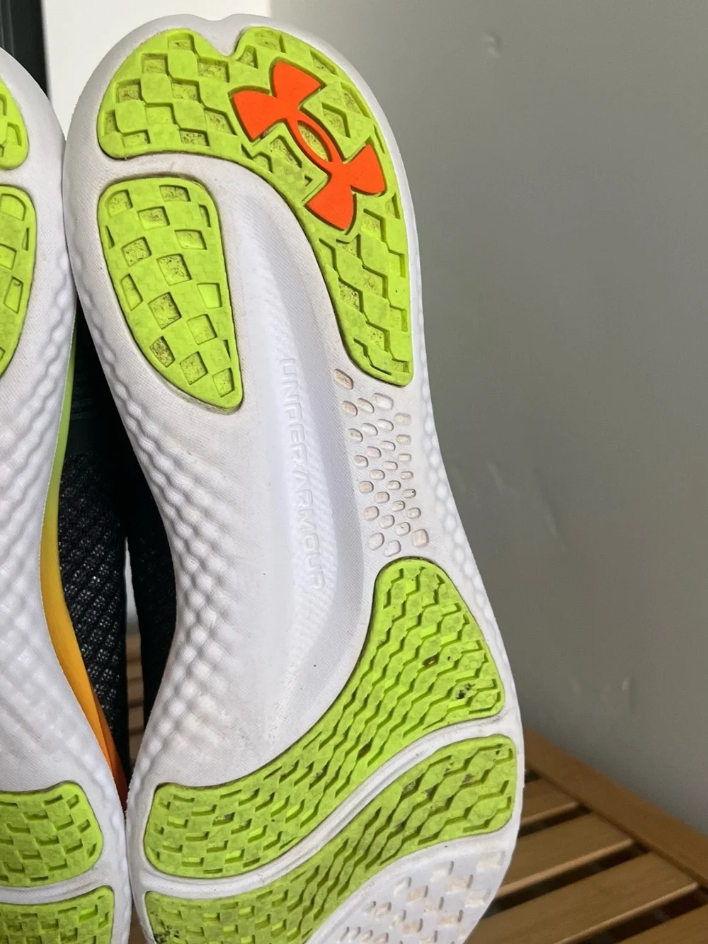 Under Armour UA Charged Breeze running shoes
